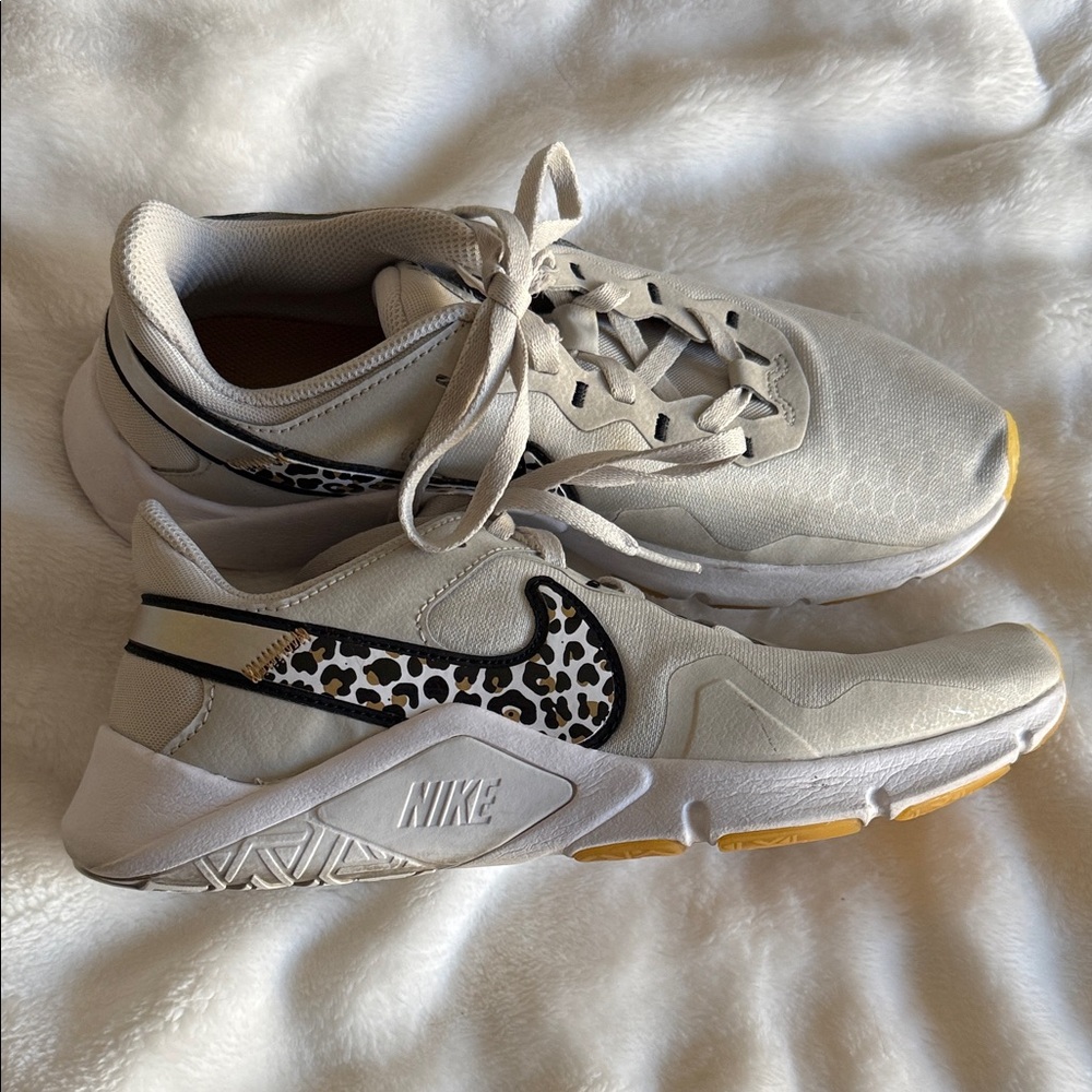 Nike Legend Essential 2 Premium Training Leopard